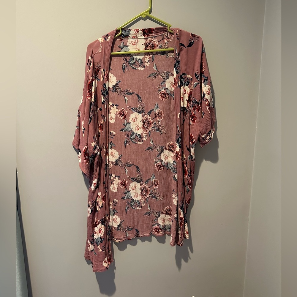 PRICE IS NEGOTIABLE💛 - Perfect top with a simple tee & jeans😊